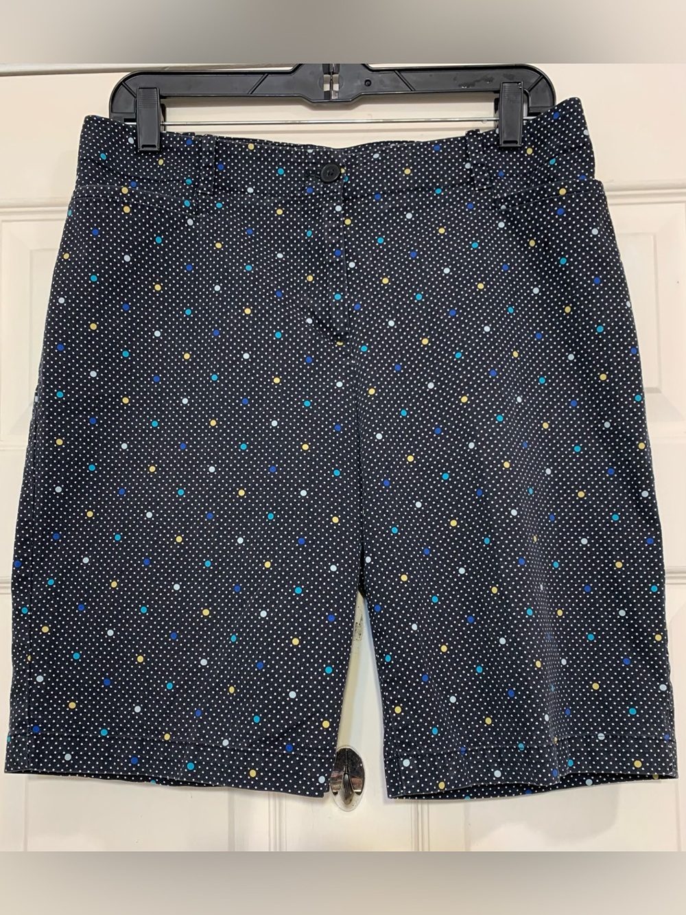 Talbots Women’s Size 8 Bermuda Black Navy Polka Dot Shorts. 3535